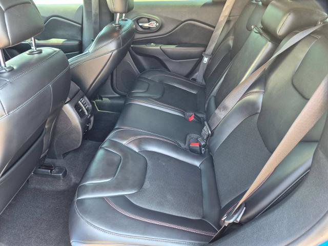 Used 2020 Jeep Cherokee Trailhawk AWD/4WD image 26