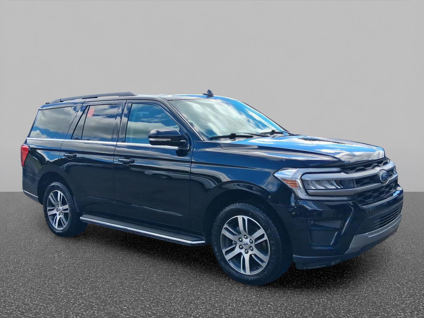 Certified 2023 Ford Expedition XLT RWD image 2
