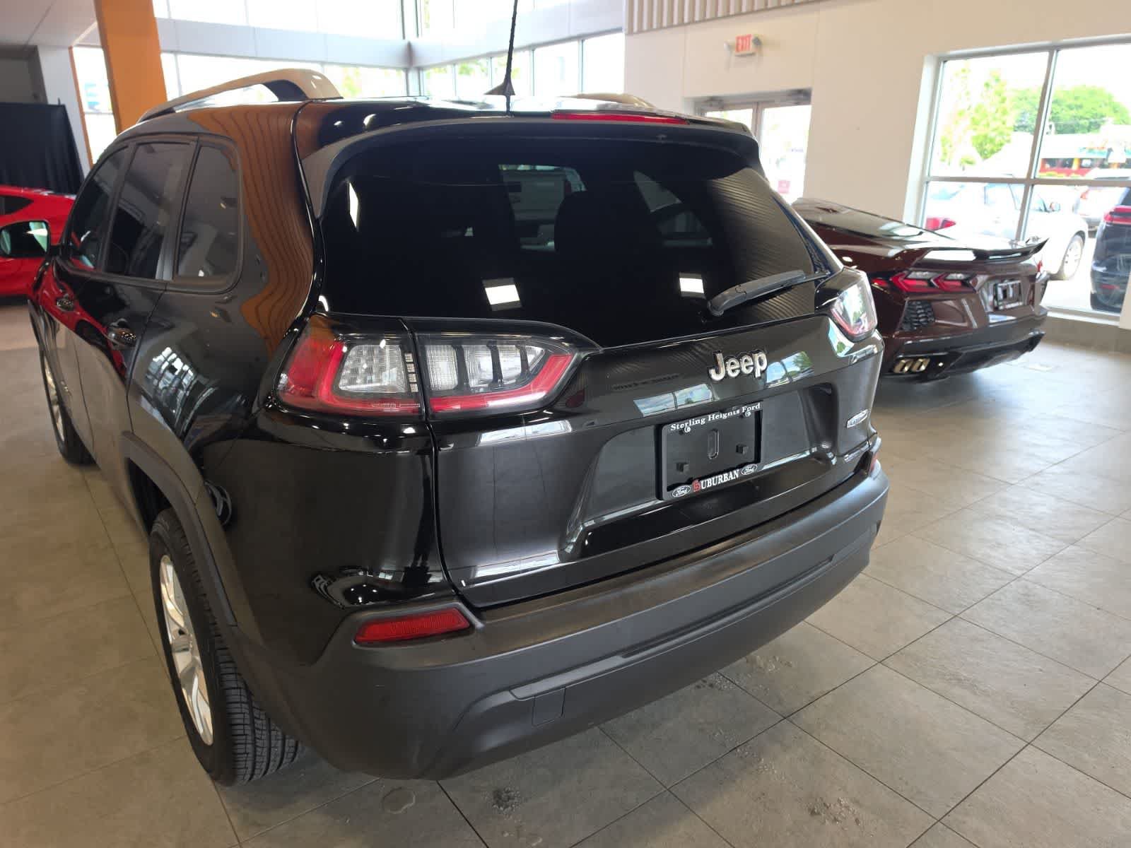 Used 2021 Jeep Cherokee Latitude FWD image 10