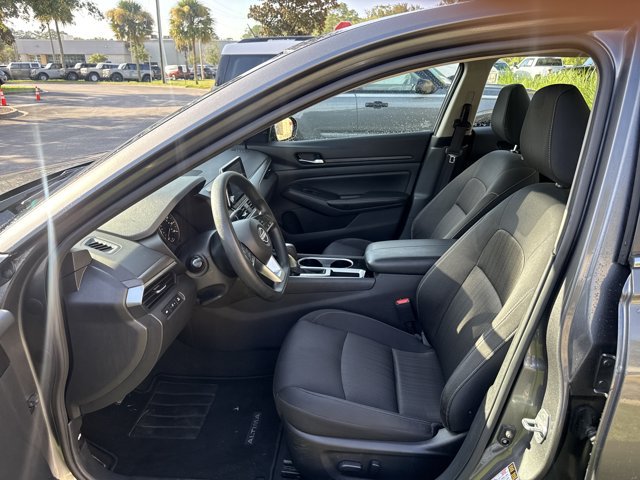 Used 2024 Nissan Altima 2.5 SV FWD image 13