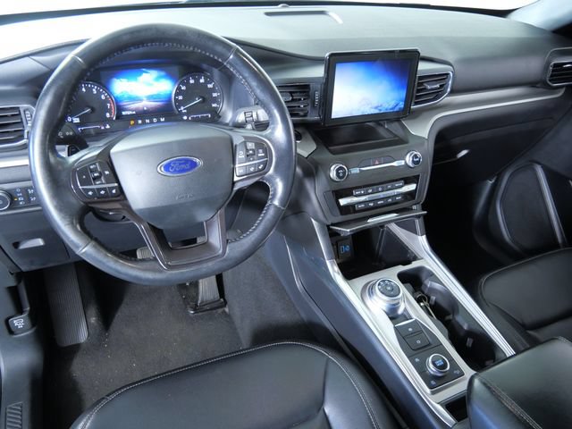 Certified 2020 Ford Explorer XLT w/ Equipment Group 202A AWD/4WD image 3