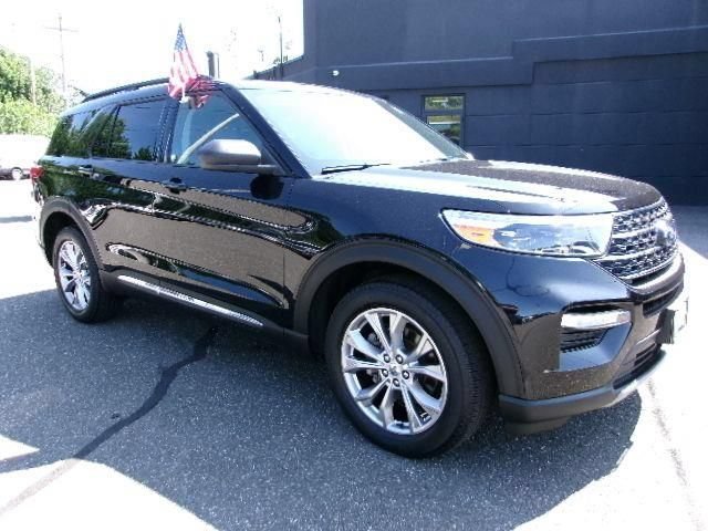 Certified 2023 Ford Explorer XLT w/ Equipment Group 202A AWD/4WD image 3