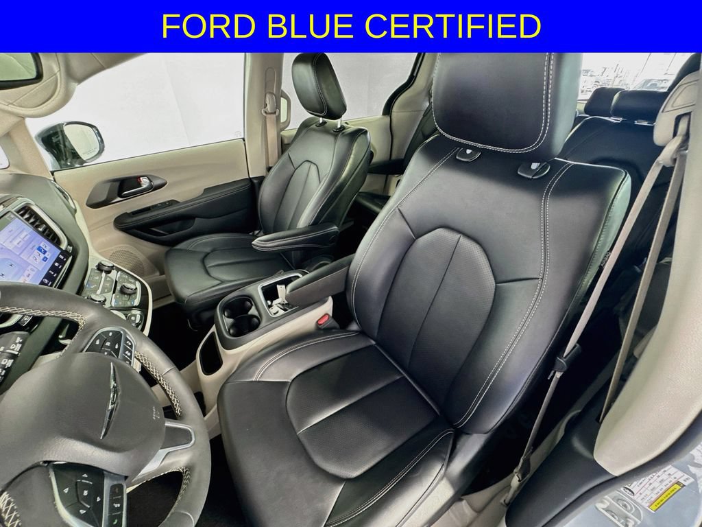 Used 2024 Chrysler Pacifica Touring-L FWD image 23