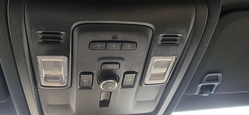 Used 2024 Chevrolet Suburban Premier AWD/4WD image 28