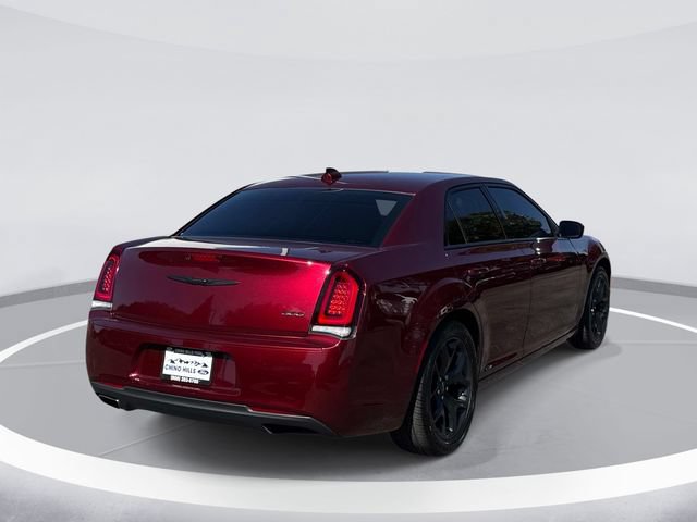 Used 2022 Chrysler 300 Touring w/ Sport Appearance Package RWD image 5