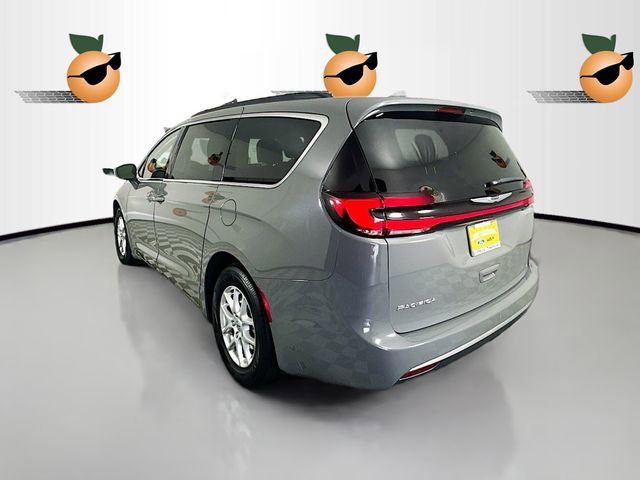 Used 2022 Chrysler Pacifica Touring-L image 3