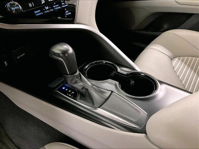 Used 2019 Toyota Camry SE FWD image 16