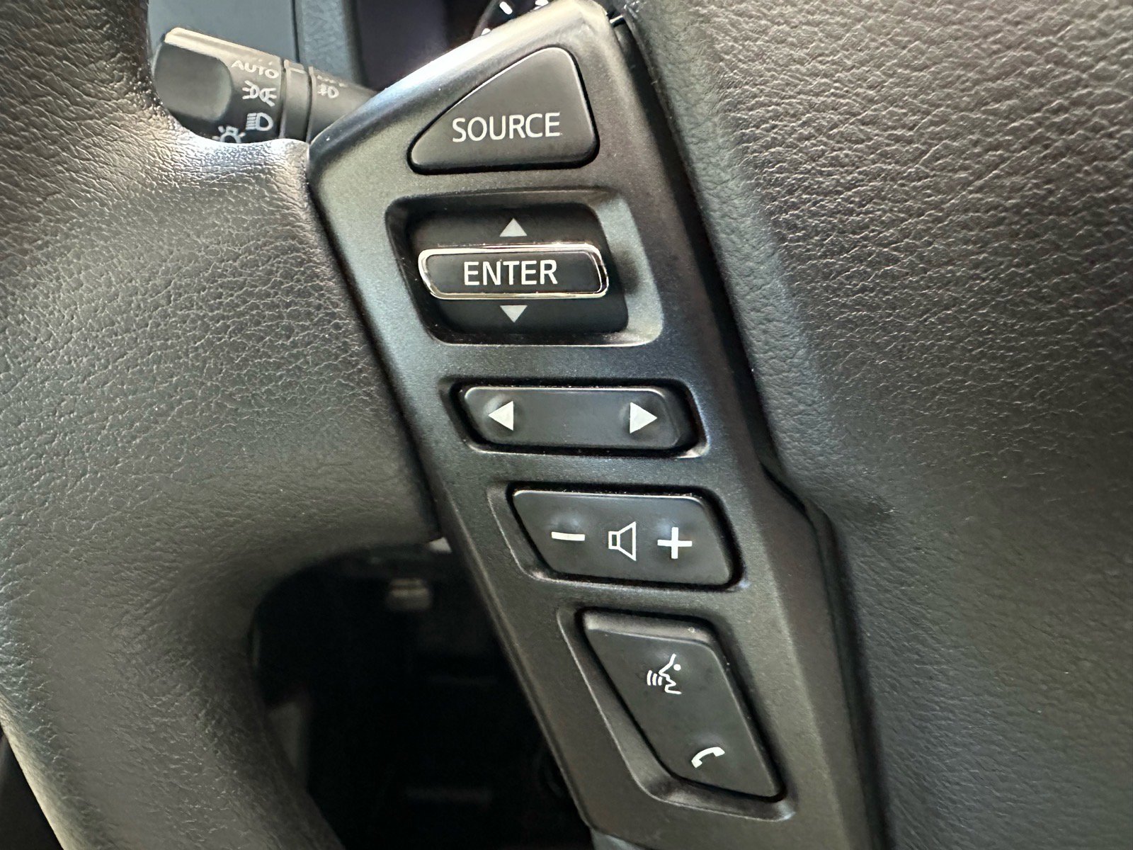 Used 2023 Nissan Frontier SV w/ Midnight Edition Package RWD image 39