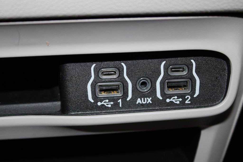 Used 2024 Chrysler Pacifica Touring-L image 45