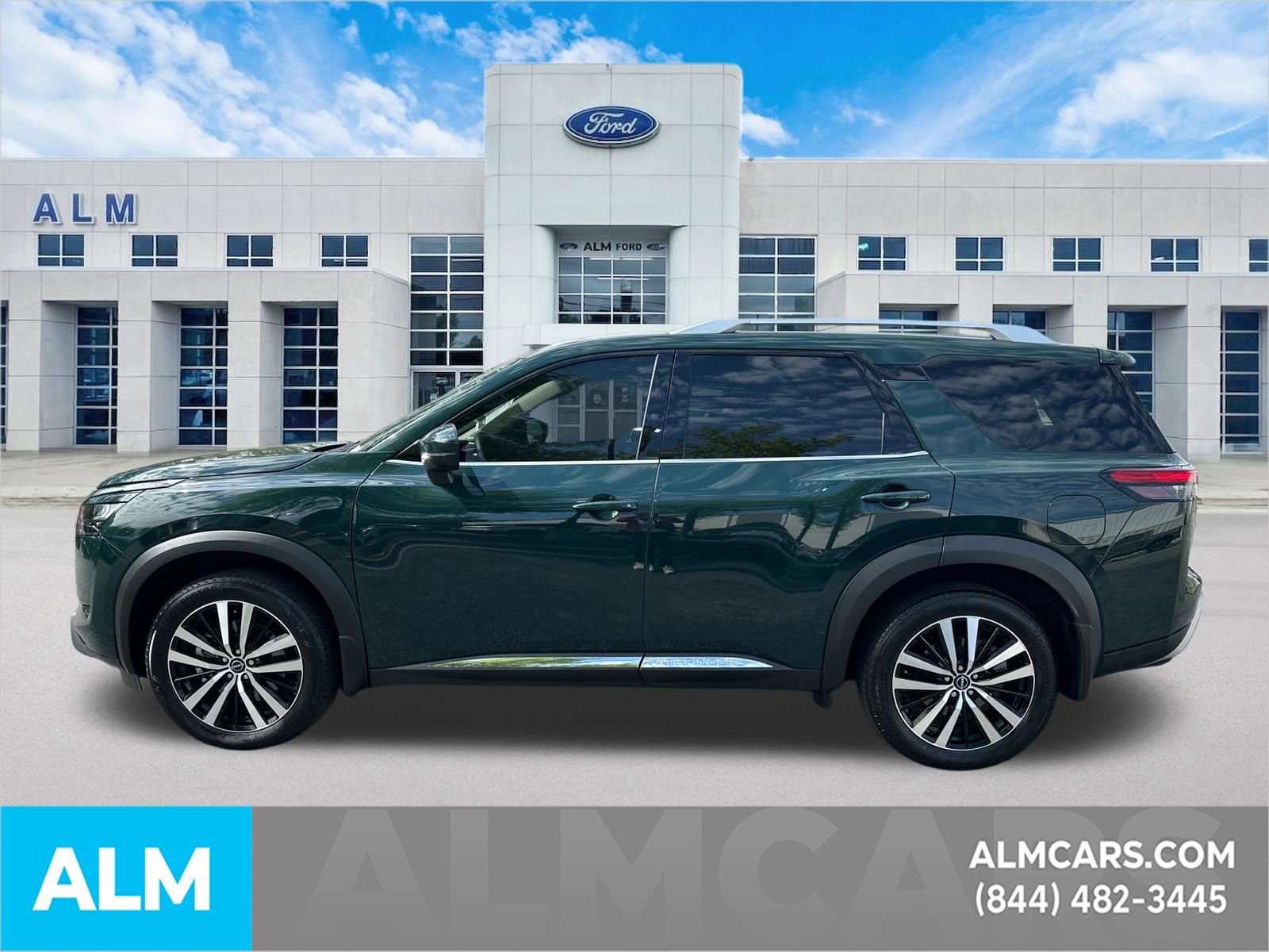 Used 2025 Nissan Pathfinder Platinum FWD image 9