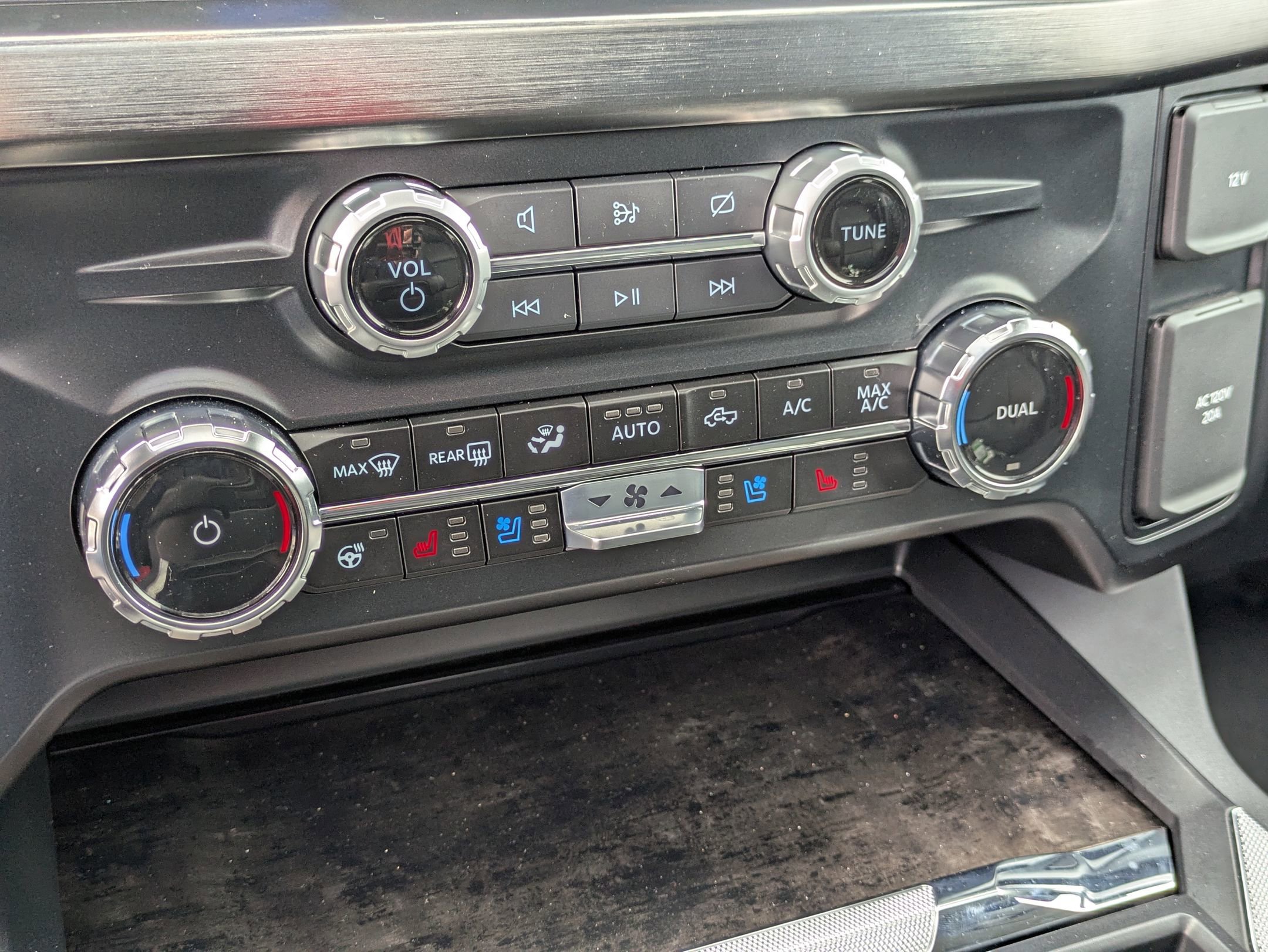 Certified 2024 Ford F250 Lariat w/ Lariat Ultimate Package image 27