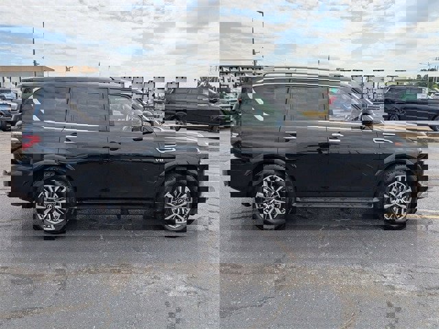 Used 2022 Nissan Armada SV w/ SV Appearance Package image 8