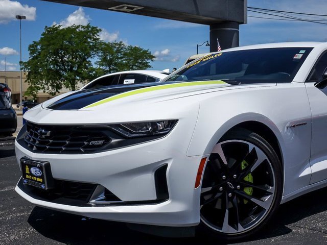 Used 2022 Chevrolet Camaro LT RWD image 3