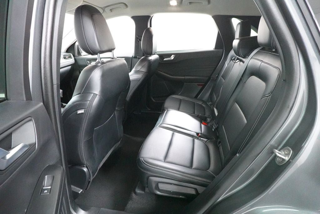 Certified 2025 Ford Escape Platinum AWD/4WD image 28