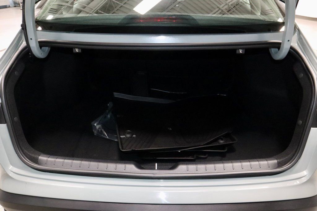 Used 2025 Kia K4 LXS image 13