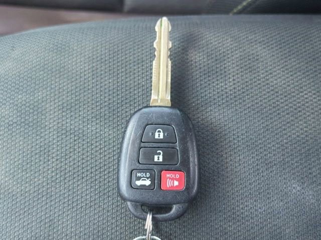 Used 2018 Toyota Corolla LE image 25