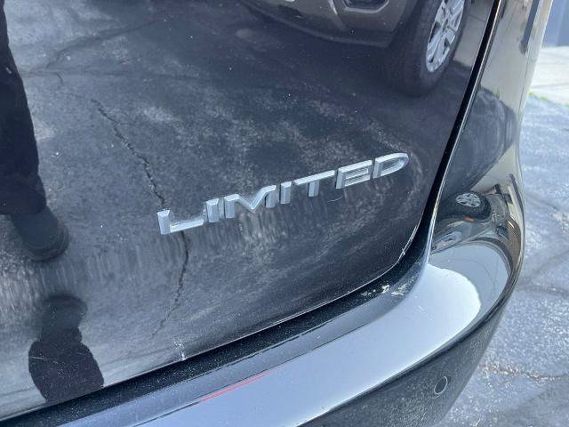 Used 2025 Chrysler Pacifica Limited FWD image 19