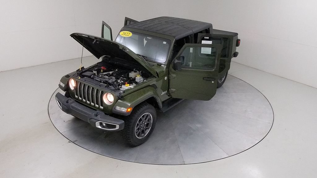 Used 2022 Jeep Gladiator Overland w/ Dual Top Group AWD/4WD image 43