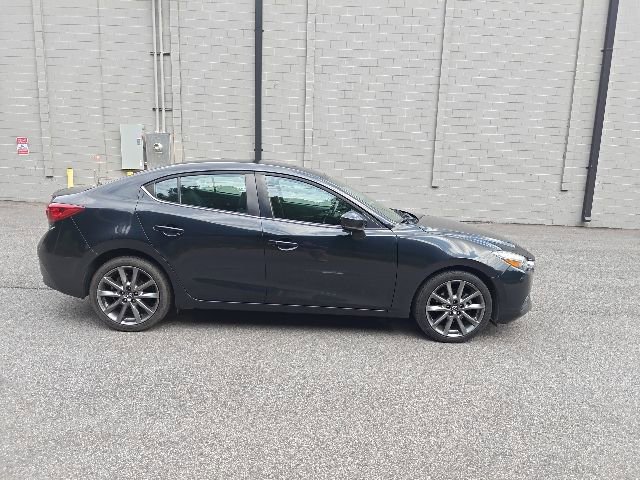 Used 2018 MAZDA MAZDA3 Touring FWD image 2