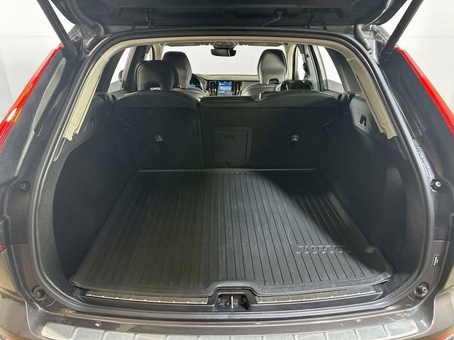 Used 2022 Volvo XC60 B5 Inscription w/ Climate Package image 11