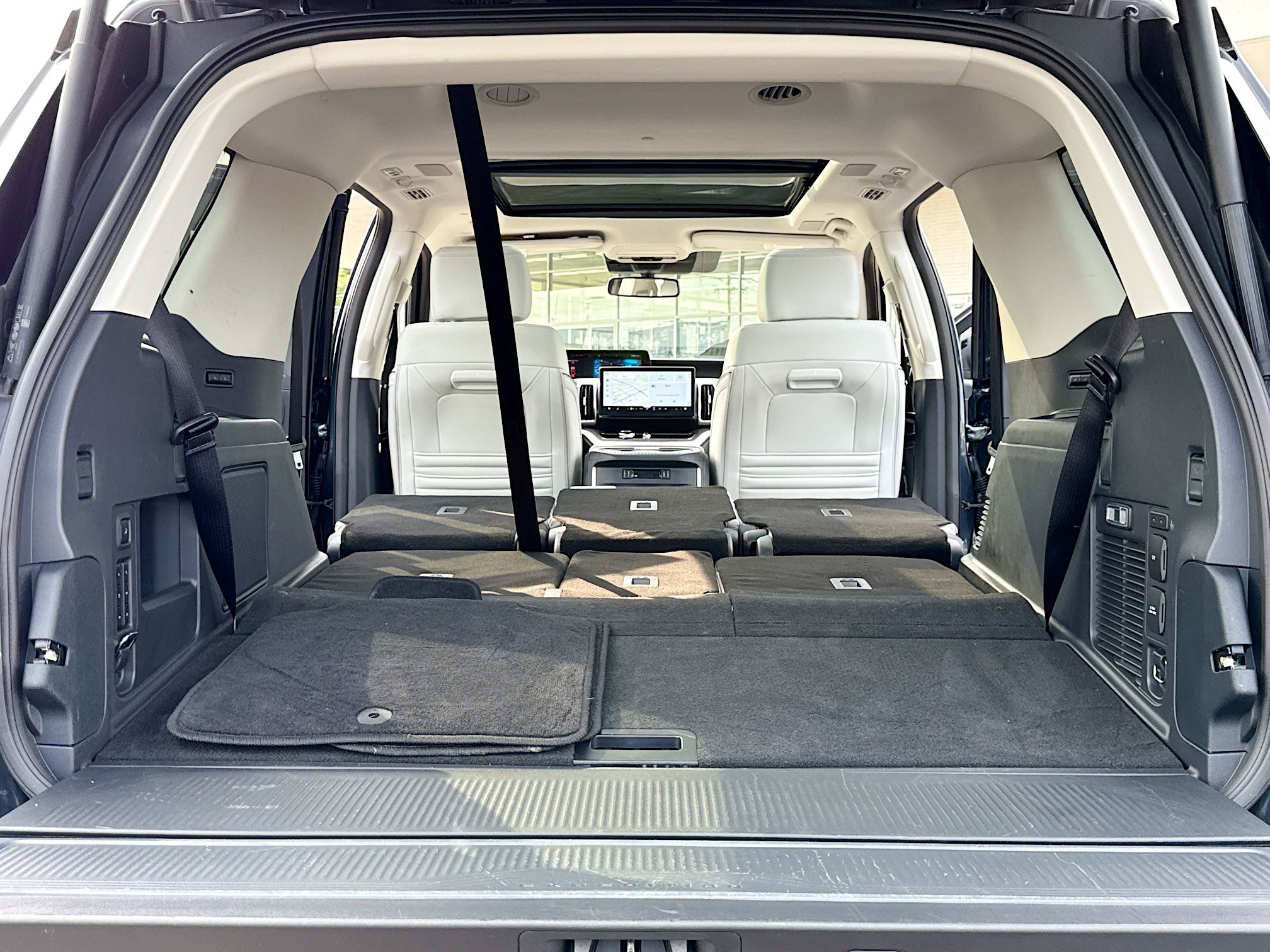 Certified 2025 Ford Expedition Platinum w/ Platinum Ultimate Package AWD/4WD image 8