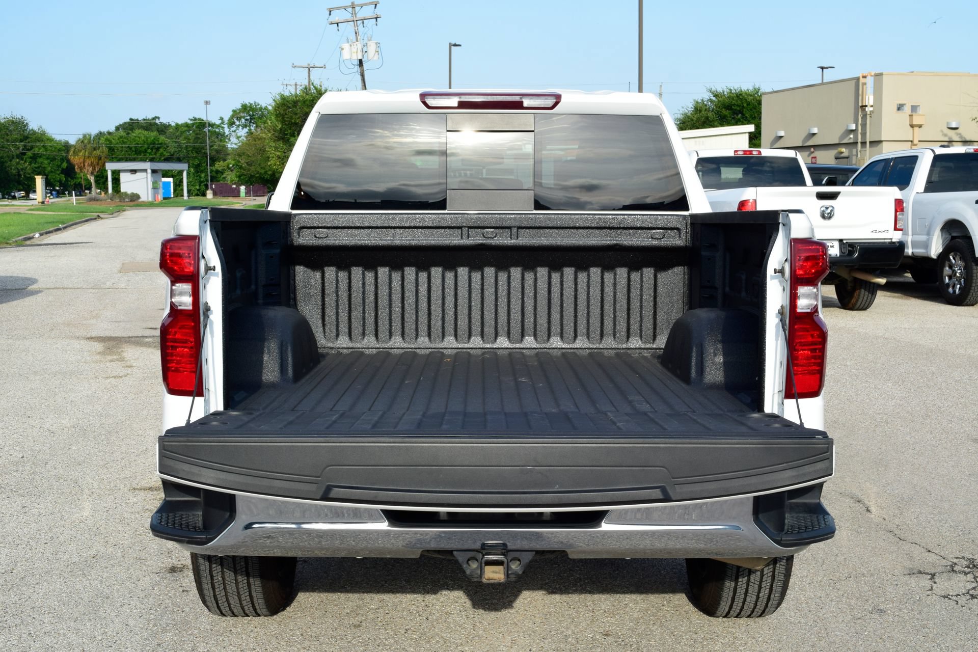 Used 2024 Chevrolet Silverado 1500 LT w/ Convenience Package II RWD image 5