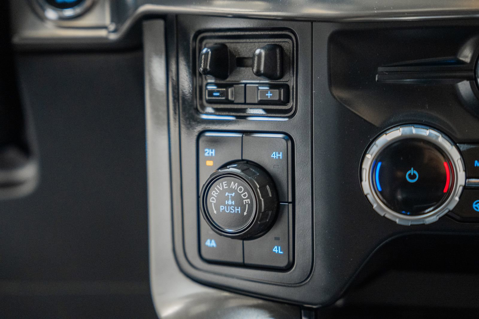 Certified 2023 Ford F150 Lariat w/ Equipment Group 502A High image 32