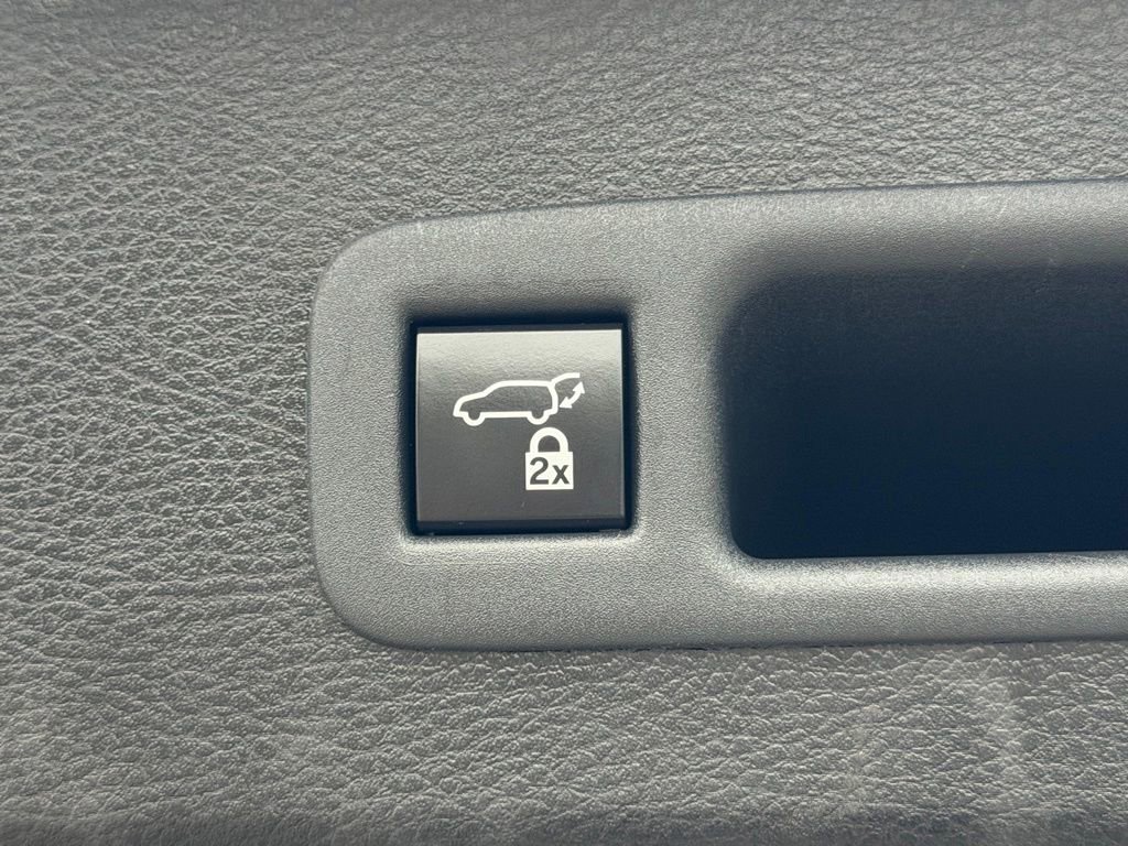 Used 2024 Toyota Sienna Limited FWD image 17