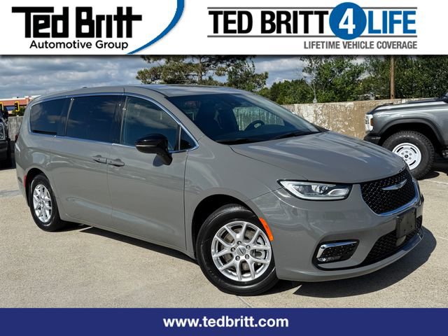 Used 2025 Chrysler Pacifica Select FWD video 1