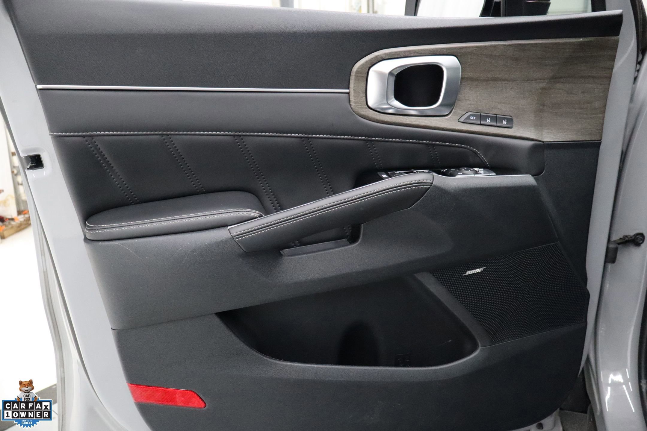 Used 2023 Kia Sorento SX Prestige image 12