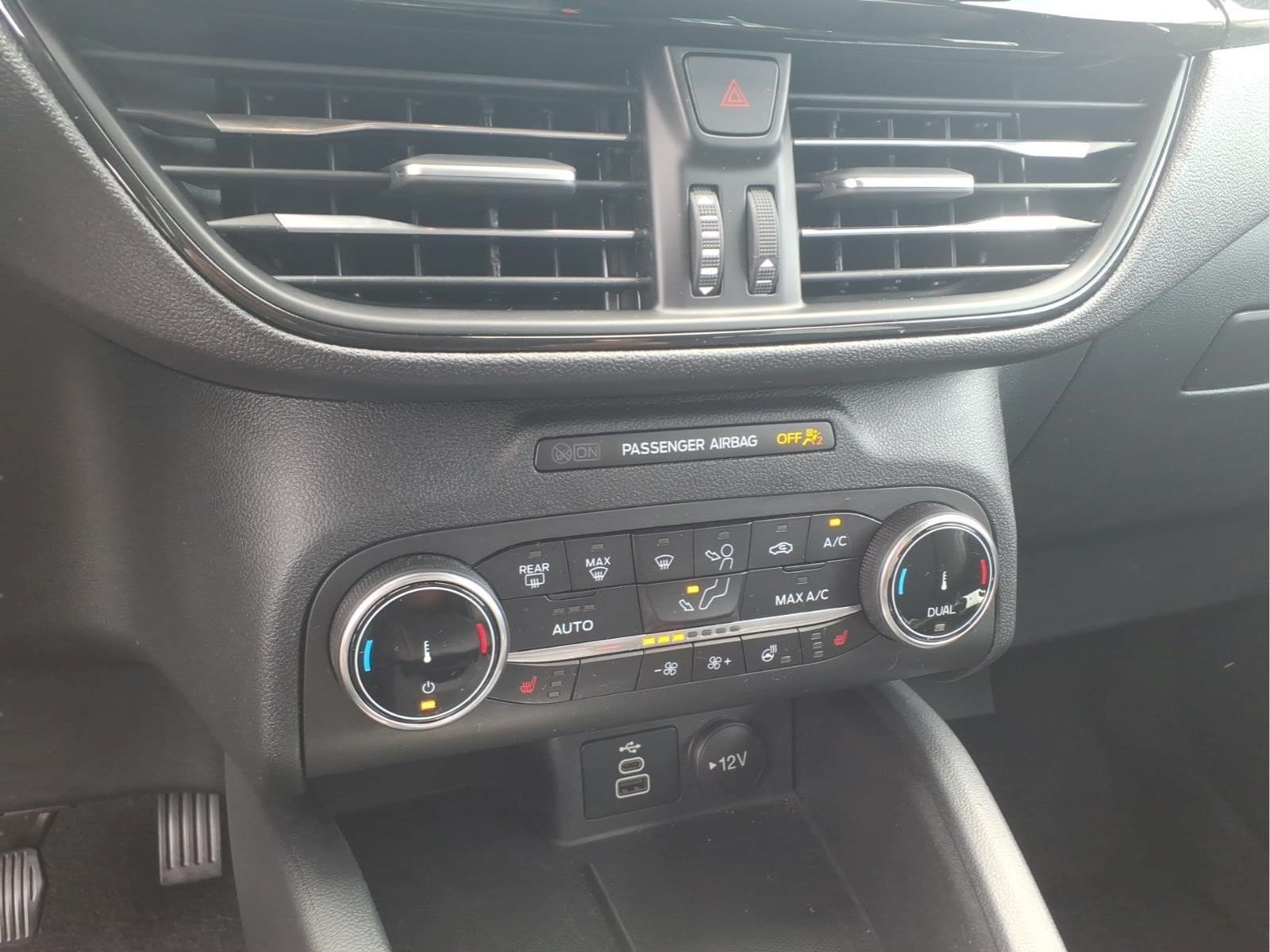 Certified 2025 Ford Escape ST-Line Select AWD/4WD image 17