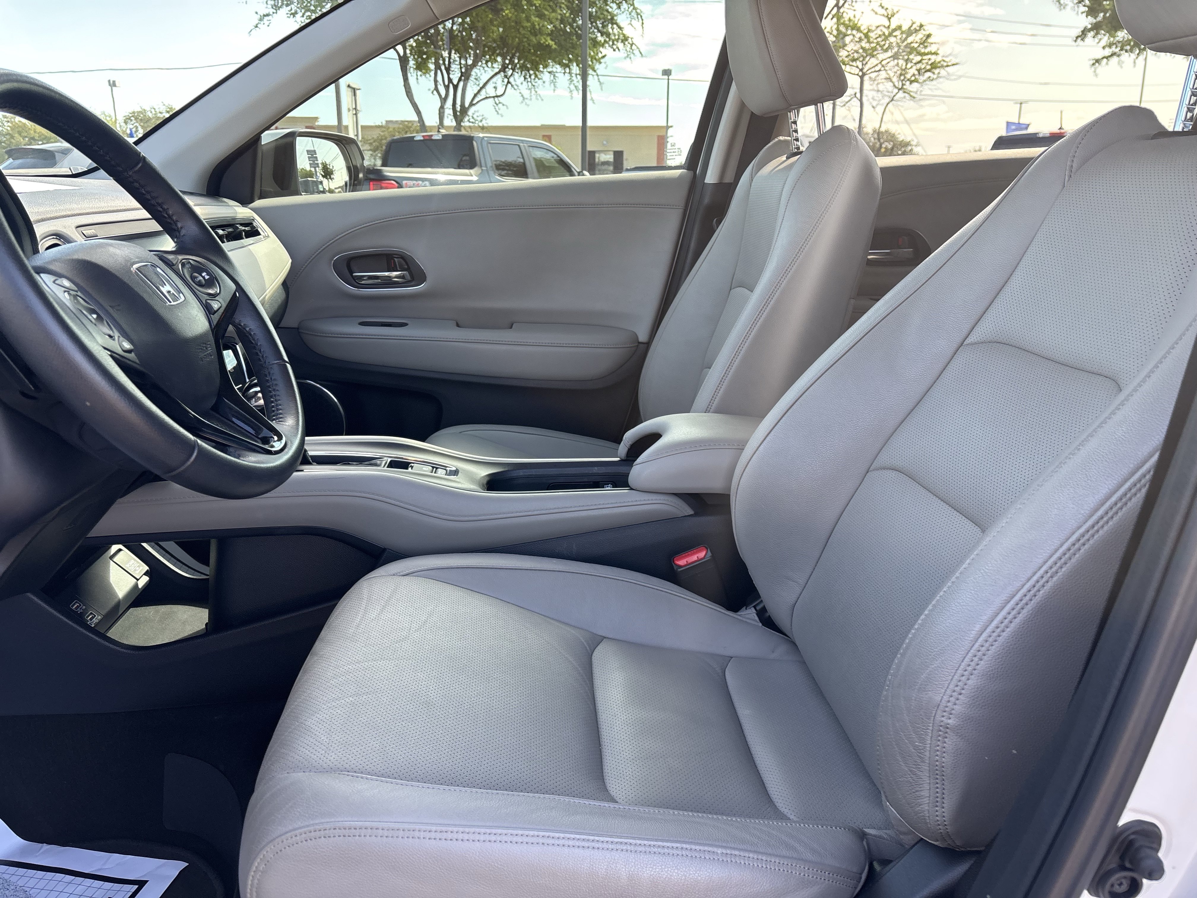 Used 2022 Honda HR-V EX-L image 10