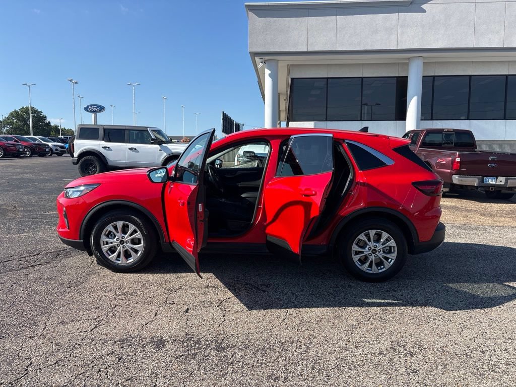Certified 2024 Ford Escape Active w/ Cold Weather Package FWD image 4