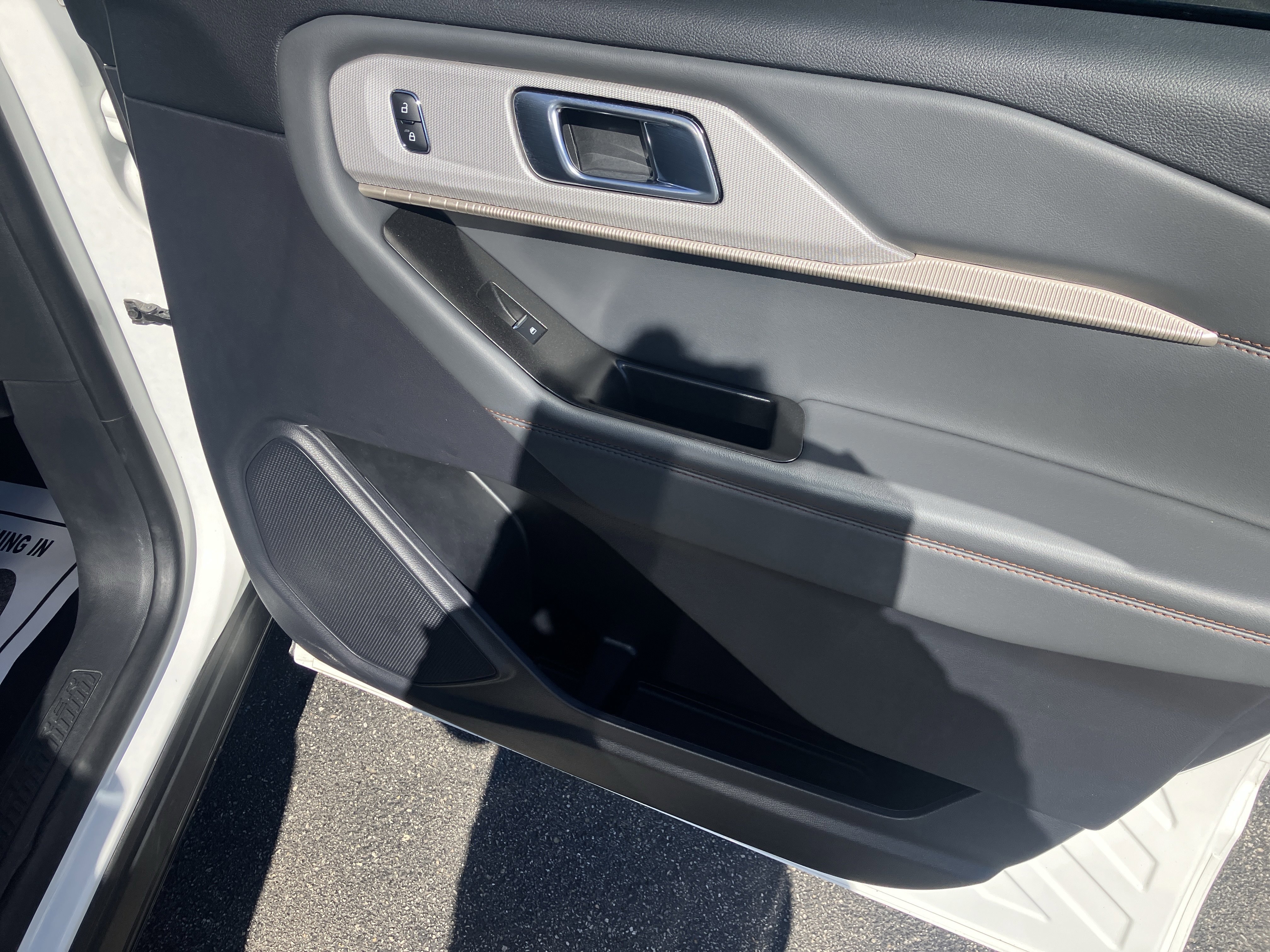 Certified 2025 Ford Explorer Active image 10