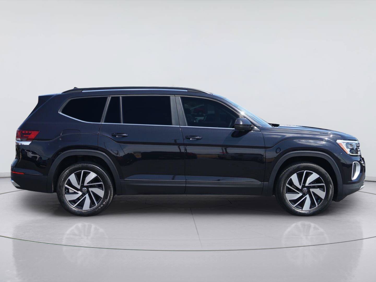 Used 2024 Volkswagen Atlas SE FWD image 5