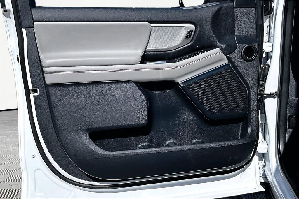 Certified 2025 Ford Expedition Active AWD/4WD image 23