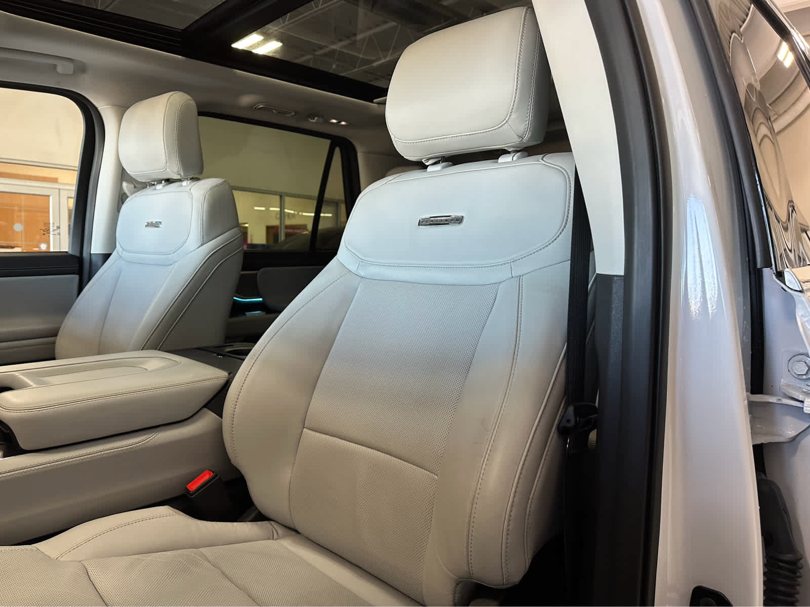 Certified 2025 Ford Expedition Platinum AWD/4WD image 22