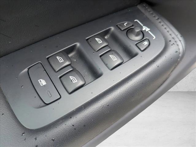 Used 2025 Volvo XC60 B5 Core image 10