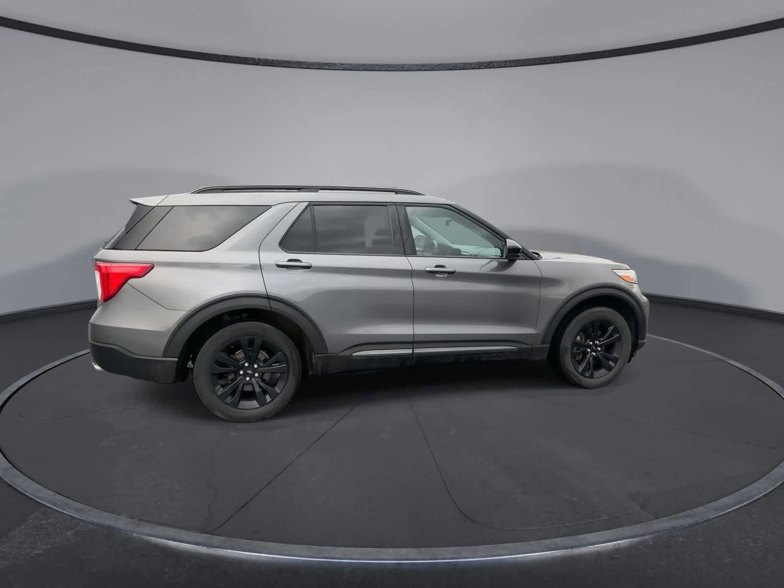 Certified 2022 Ford Explorer XLT w/ Equipment Group 202A AWD/4WD image 9