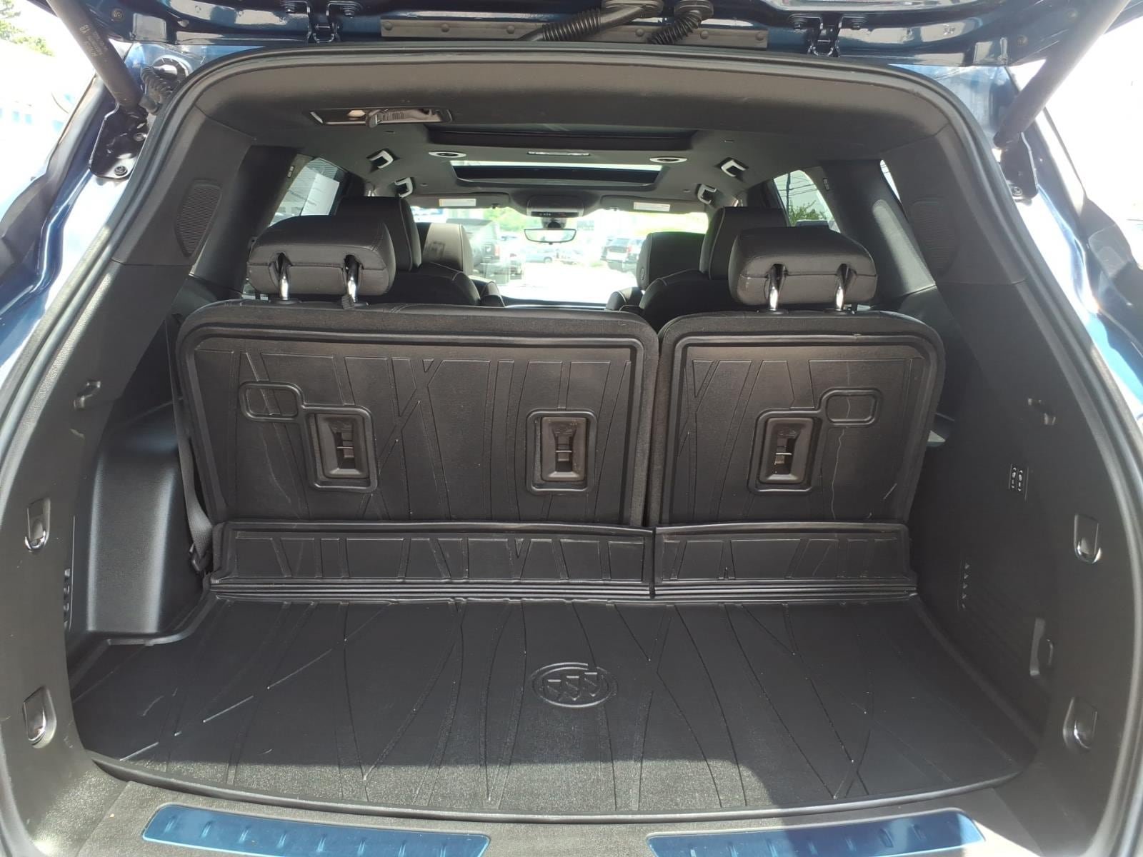 Used 2022 Buick Enclave Avenir w/ Avenir Technology Package AWD/4WD image 15