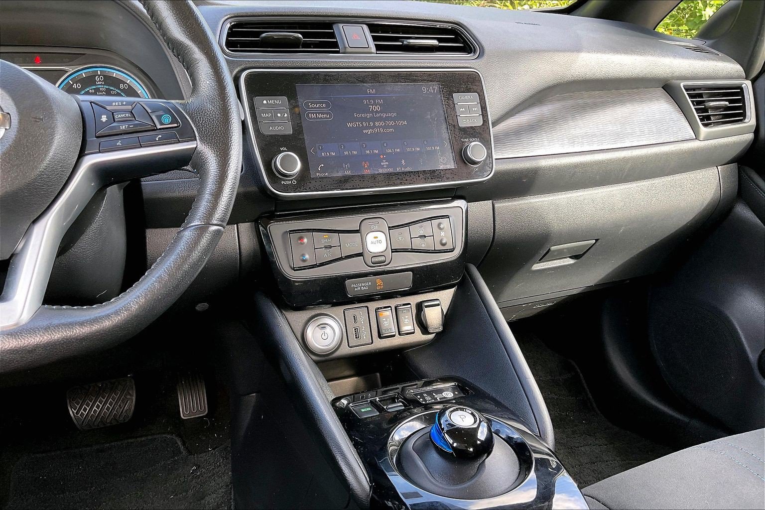 Used 2022 Nissan Leaf SV w/ SV Technology Package FWD image 6