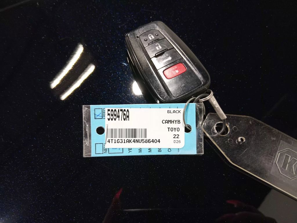 Used 2022 Toyota Camry SE w/ Cold Weather Package FWD image 25