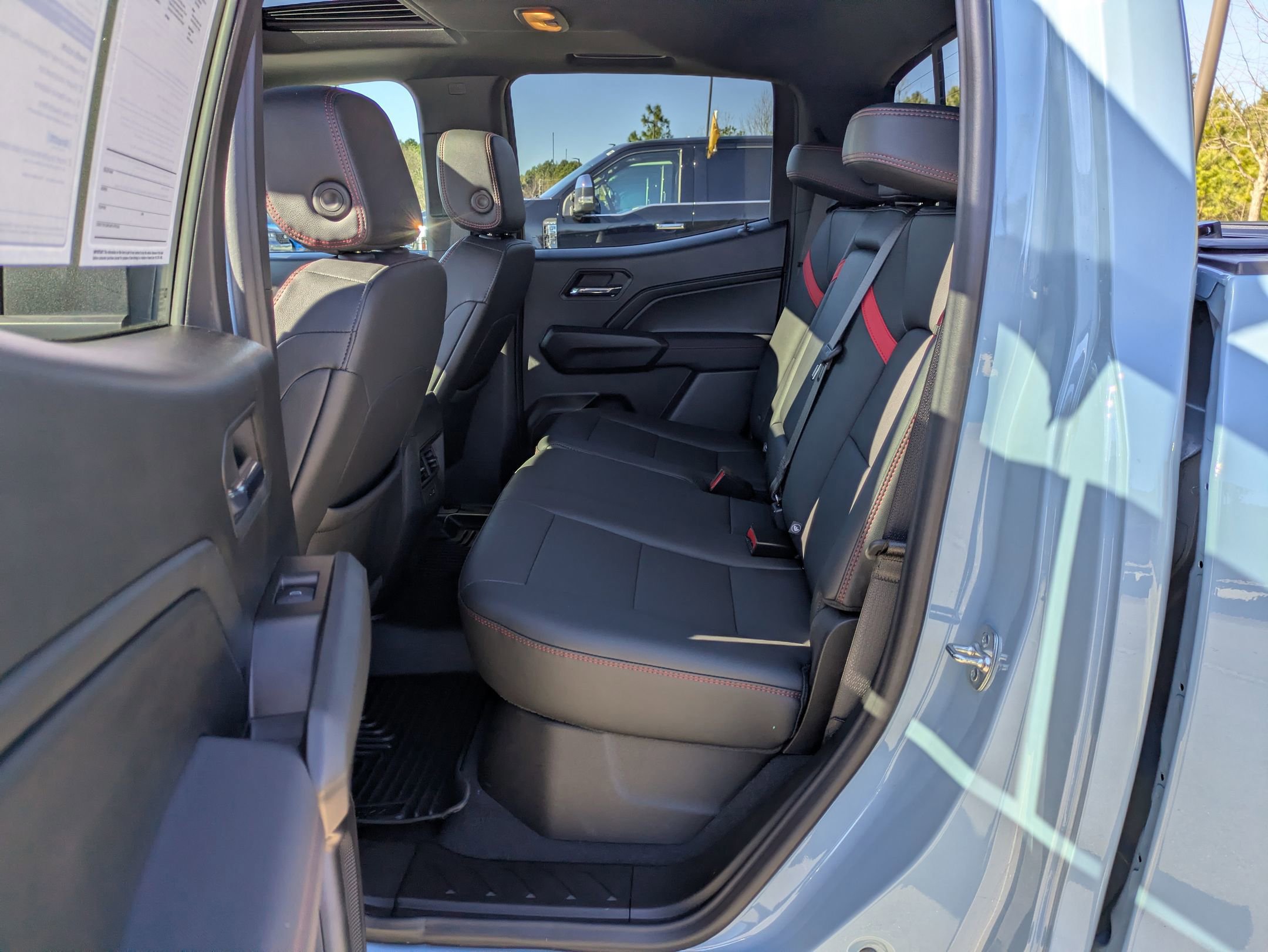 Used 2025 Chevrolet Colorado Z71 w/ Technology Package image 29