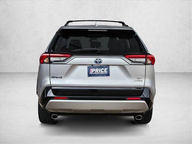 Used 2022 Toyota RAV4 SE image 4