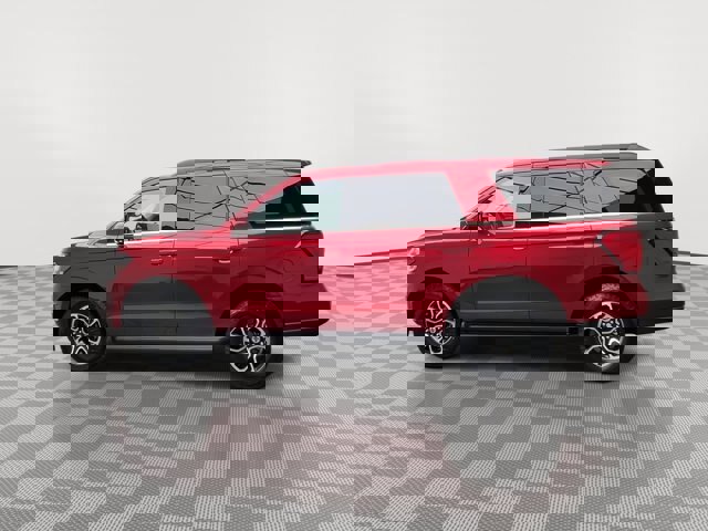 Certified 2022 Ford Expedition XLT image 3