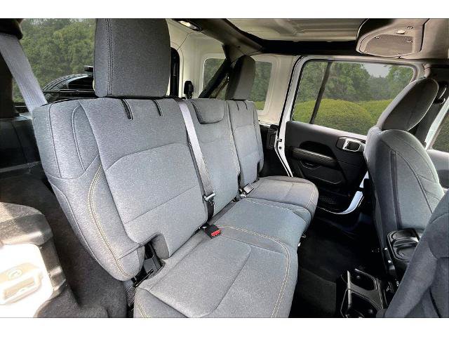Used 2025 Jeep Wrangler Unlimited Sahara AWD/4WD image 21