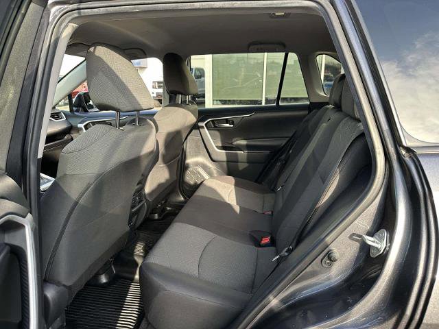 Used 2021 Toyota RAV4 XLE AWD/4WD image 18