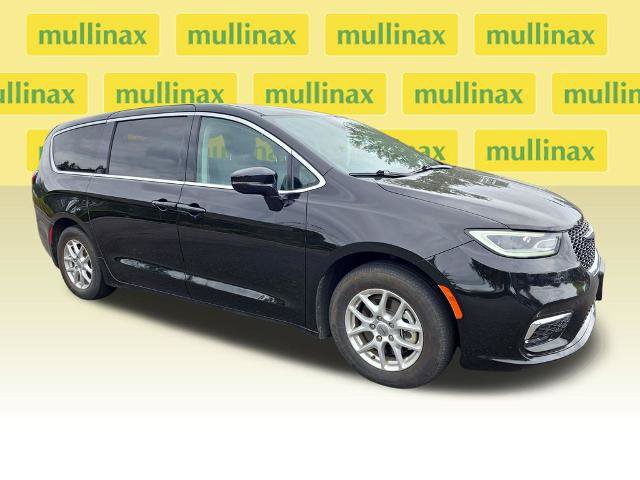 Used 2024 Chrysler Pacifica Touring-L FWD image 1