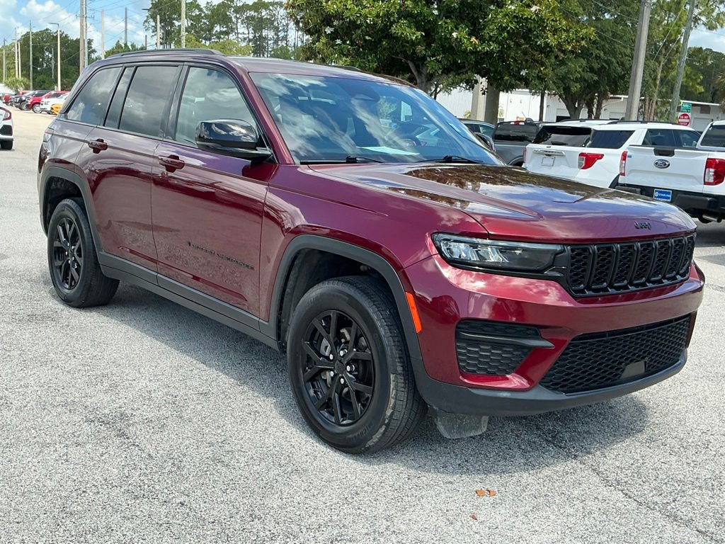 Used 2024 Jeep Grand Cherokee Altitude AWD/4WD image 10
