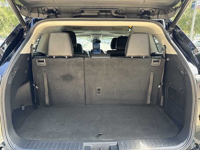 Used 2023 Toyota Highlander XLE AWD/4WD image 7